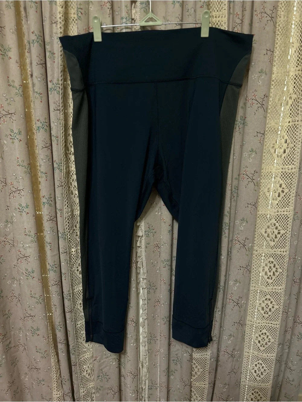 Athleta x Allyson Felix Crop Leggings 3X Navy Mesh Panel Capri Leggings
